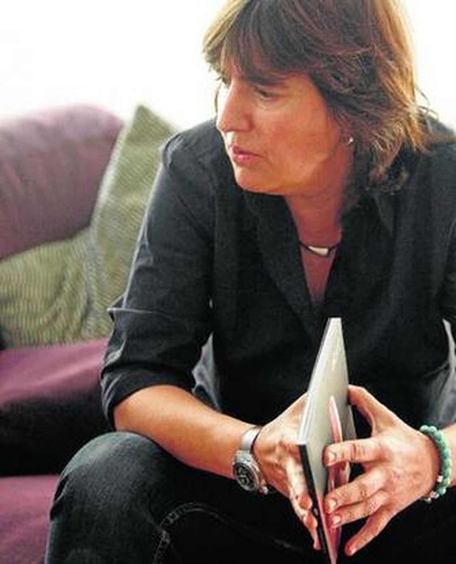 Remedios Malvárez, con el trabajo fotográfico que dedicó al primer año de vida de su hija Abril.