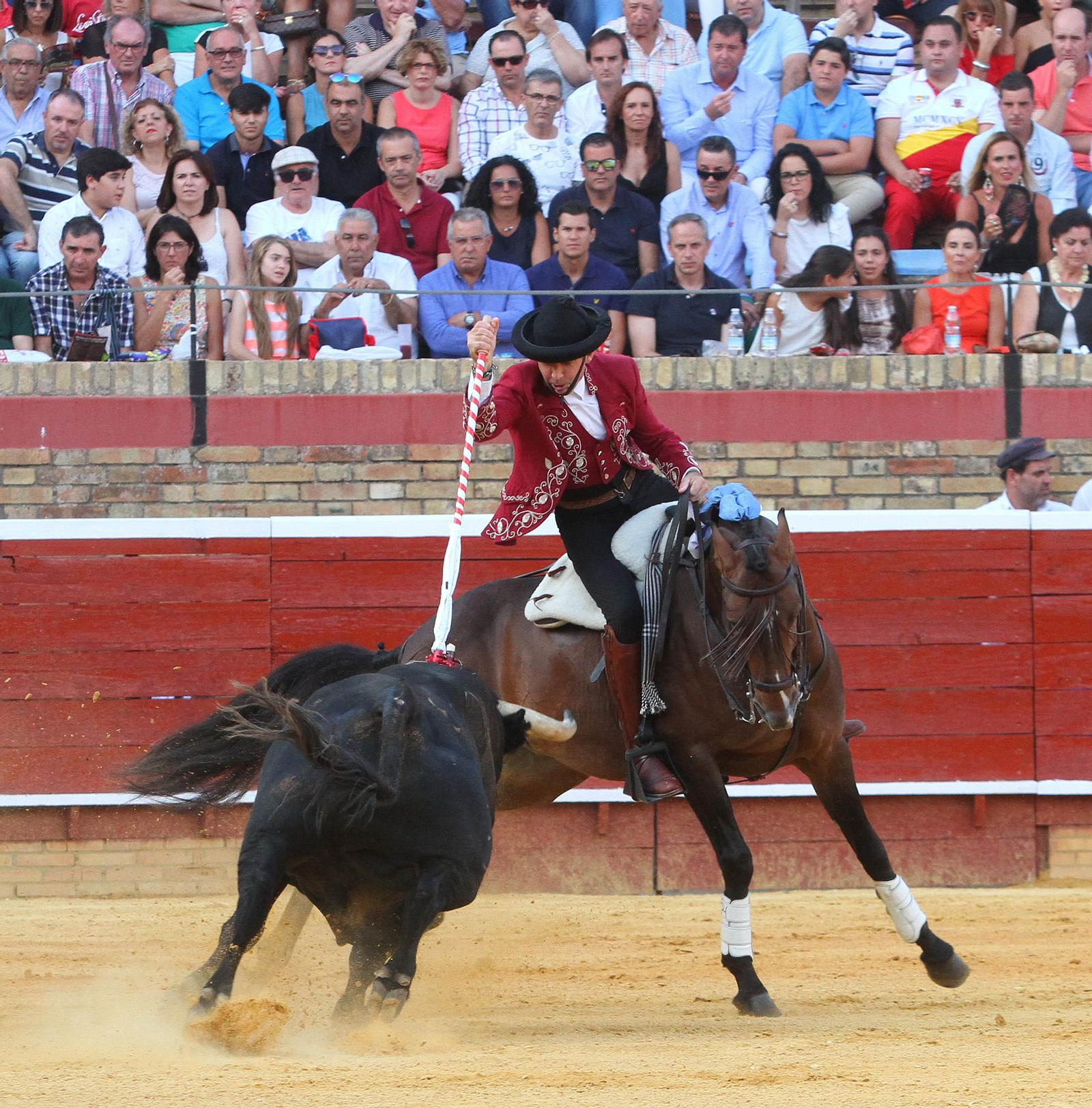 Imágenes de la corrida de rejones de Pablo Hermoso de Mendoza, Andrés Romero y Lea Vicens.