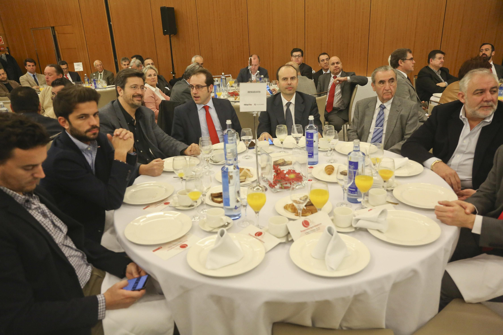 Las imágenes del desayuno-coloquio con Rafael Domínguez de Gor