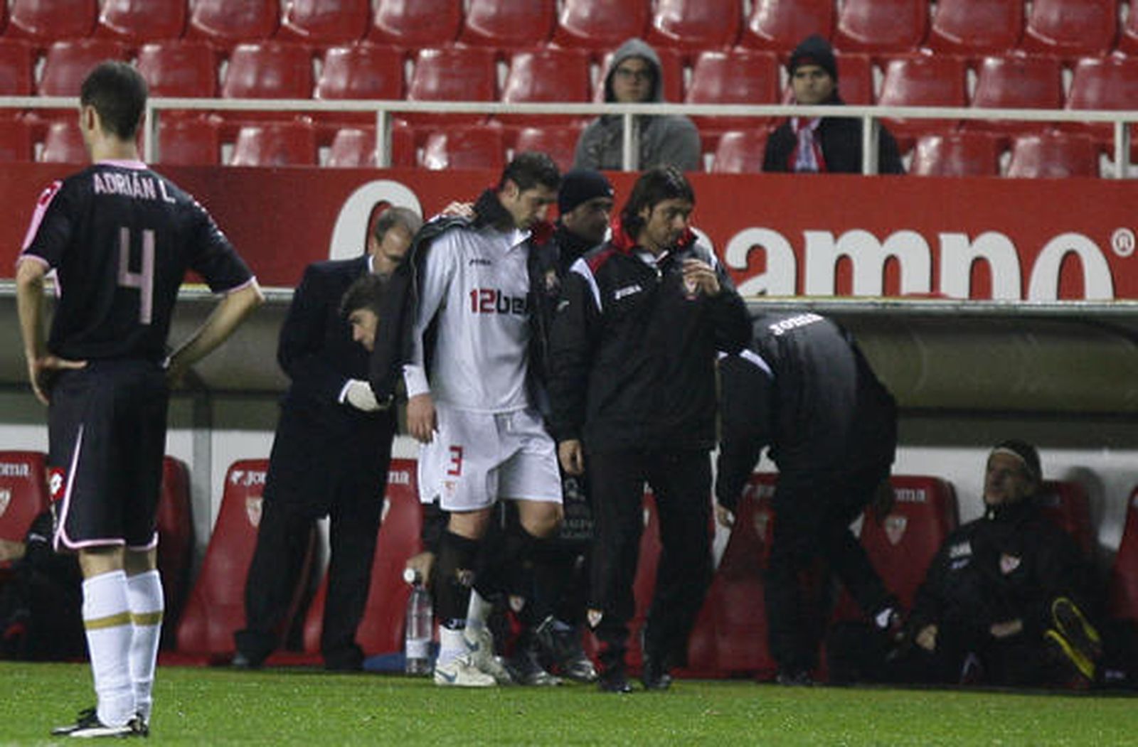 El Sevilla cumple en casa y ya está en las semifinales de la Copa del Rey. / Antonio Pizarro