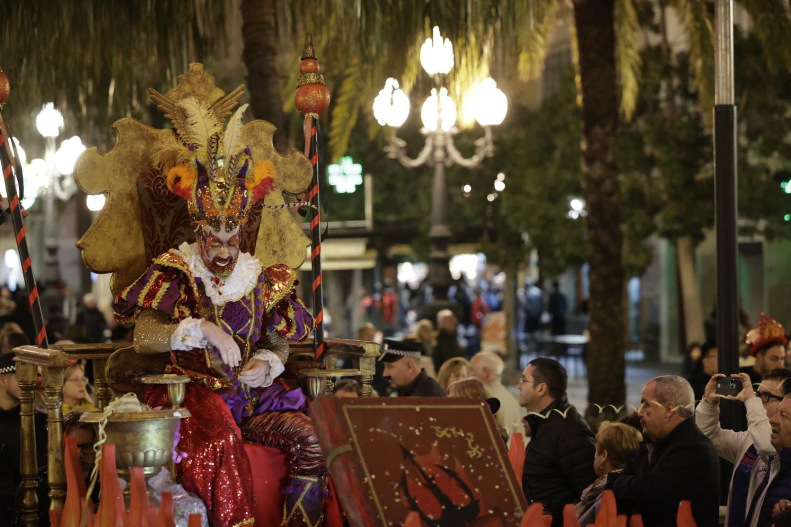 Cortejo, acto y quema del Dios Momo del Carnaval de Cádiz 2026