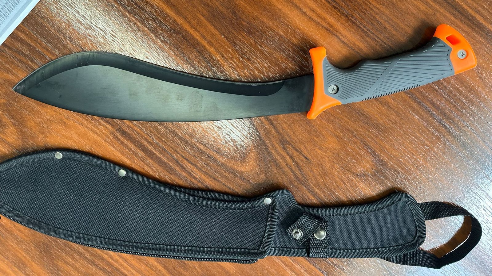 La Policía Local de Los Barrios detiene a un hombre por amenazas de muerte con un machete en Palmones.