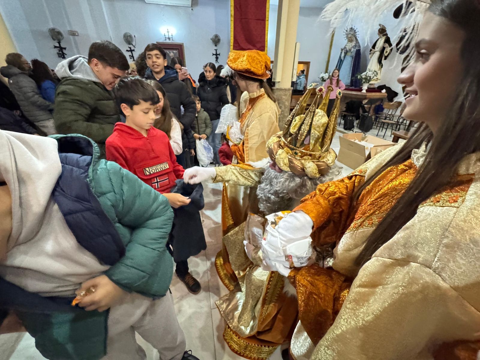 El éxito de la llegada de los Reyes Magos a Roquetas de Mar, en imágenes