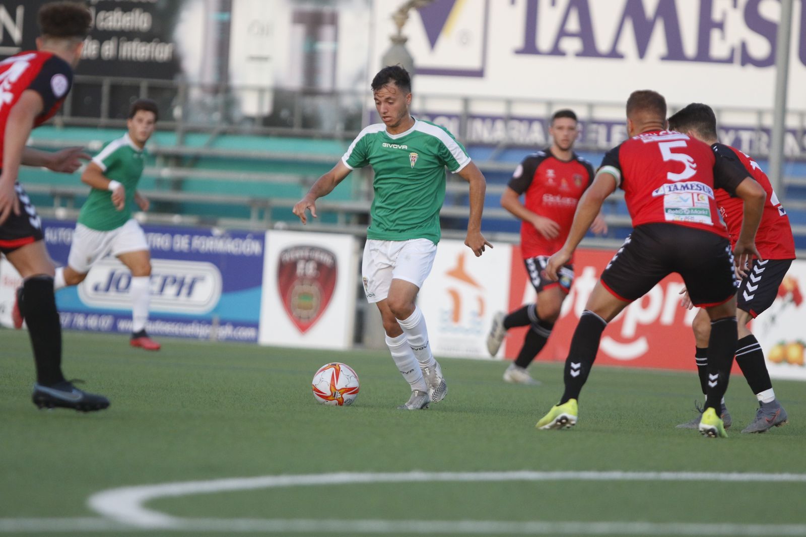 La victoria del Córdoba CF ante el Salerm Puente Genil, en imágenes