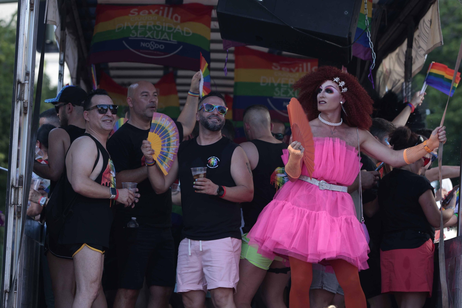 Las imágenes de la cabalgata del Orgullo LGTBI en Sevilla