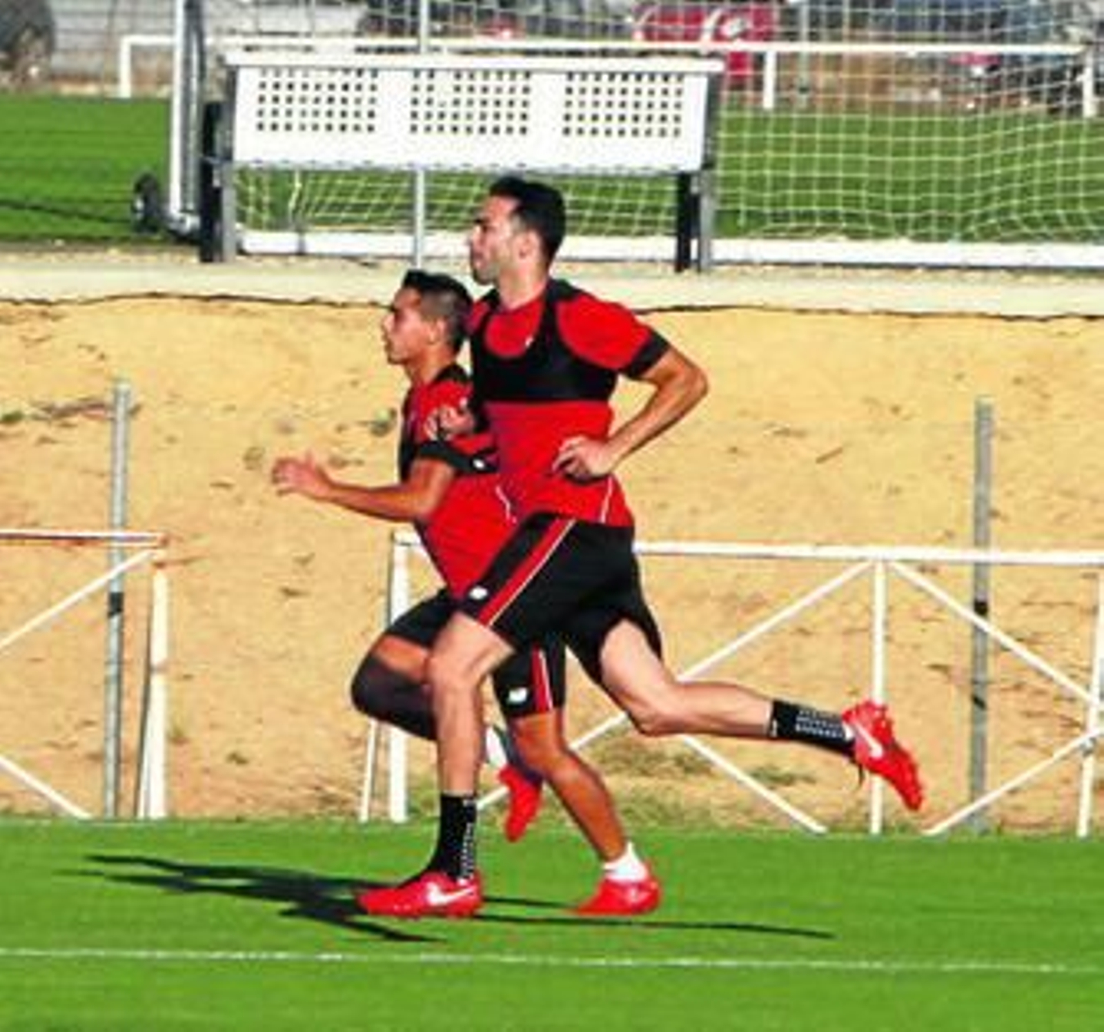 Rami corre con Ben Yedder.