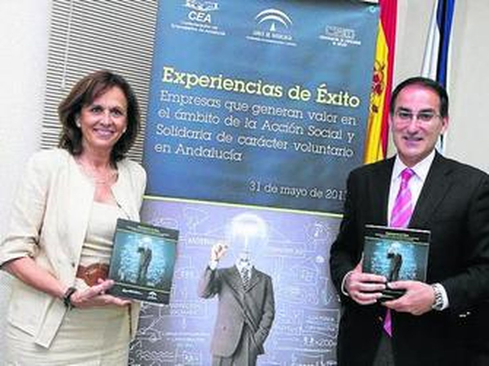 La delegada de la Junta, Remedios Martel, y el presidente de la CEM.