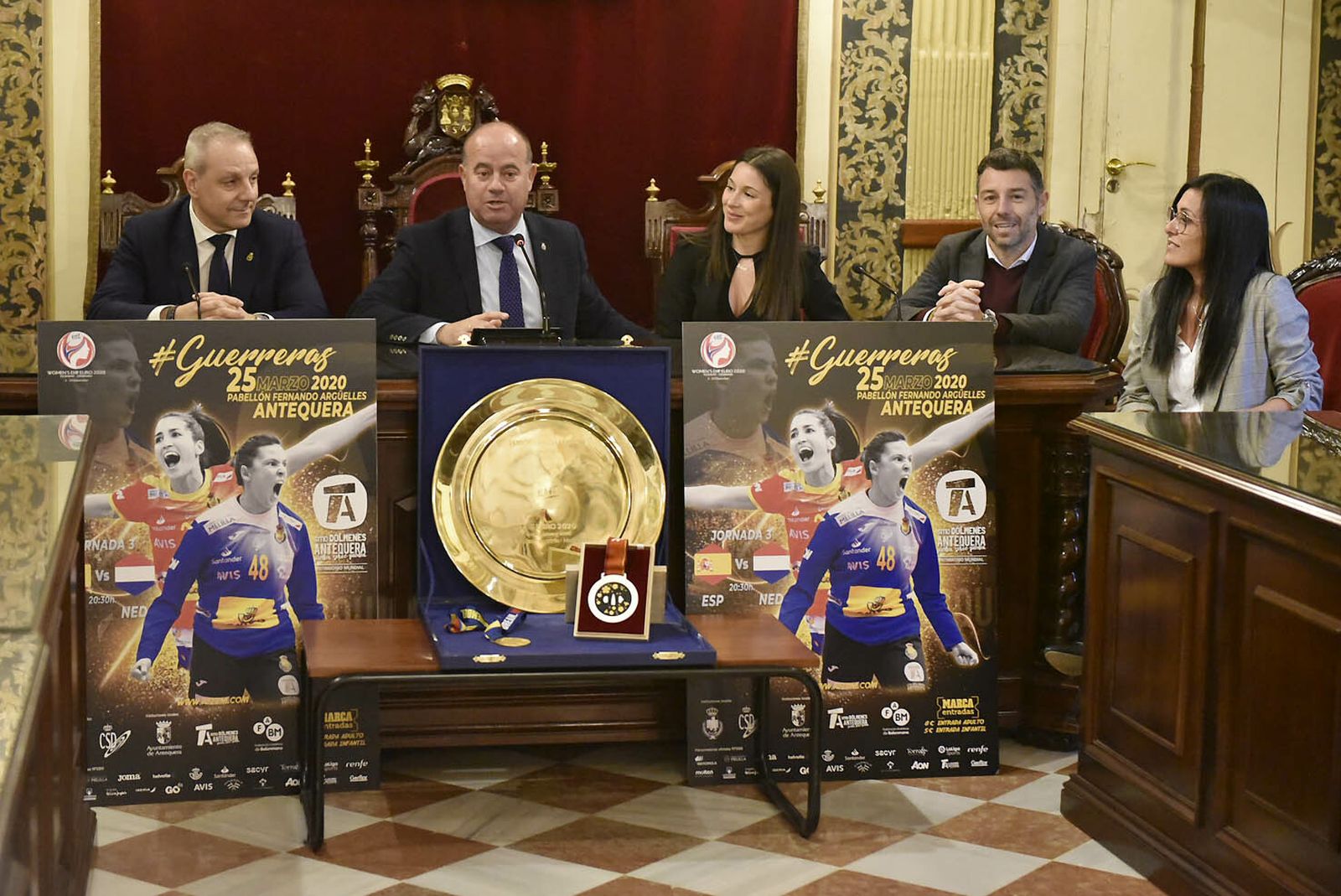 Presentación del partido oficial en el salón de plenos de Antequera