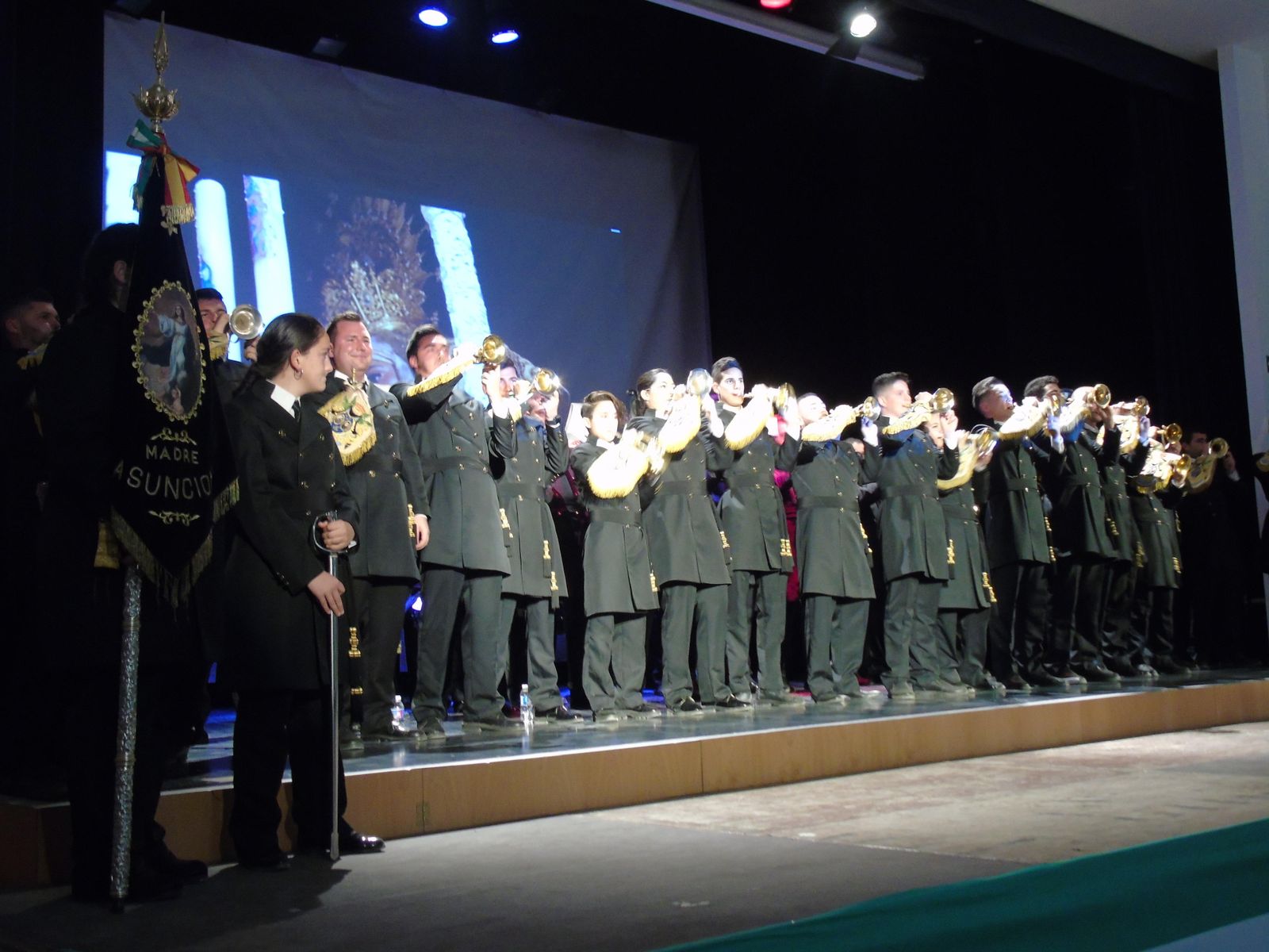 La formación huercalense durante su actuación del pasado domingo en Viator.