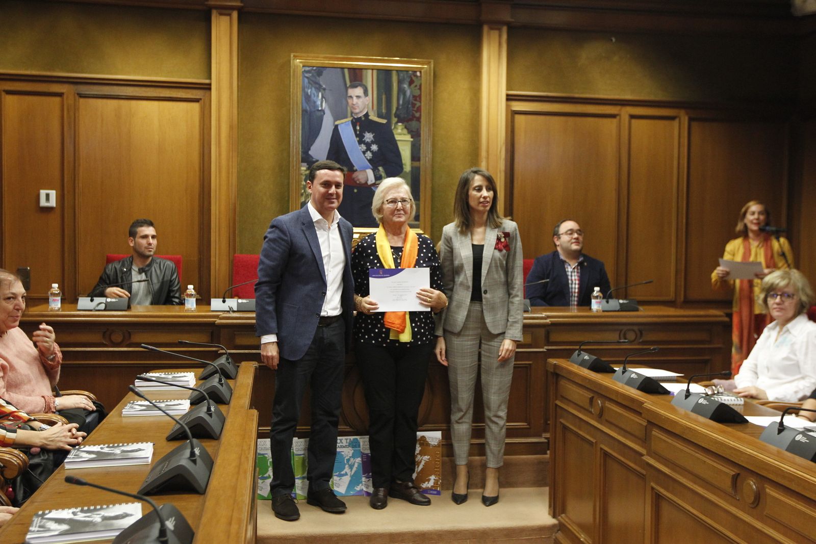 Fotogalería entrega acreditaciones Talleres Carmen de Burgos. Diputación de Almería