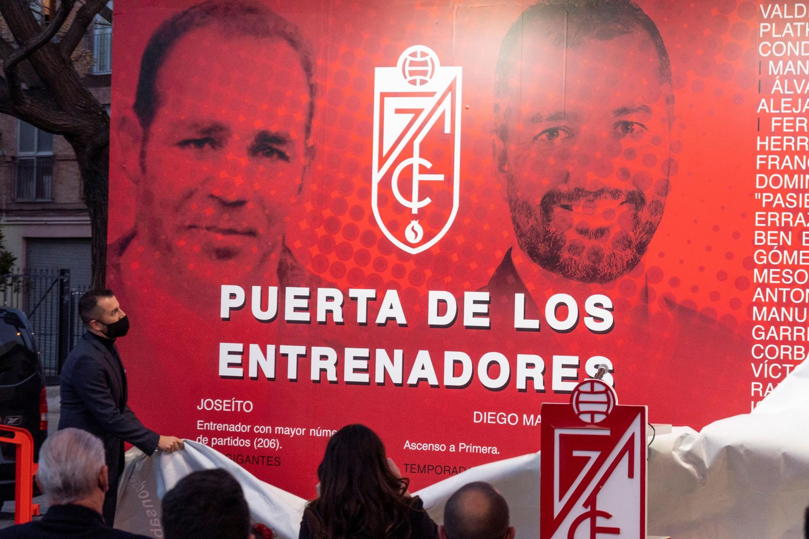 Fotos: Inauguración del espacio de Diego Martínez en la Puerta de los Entrenadores