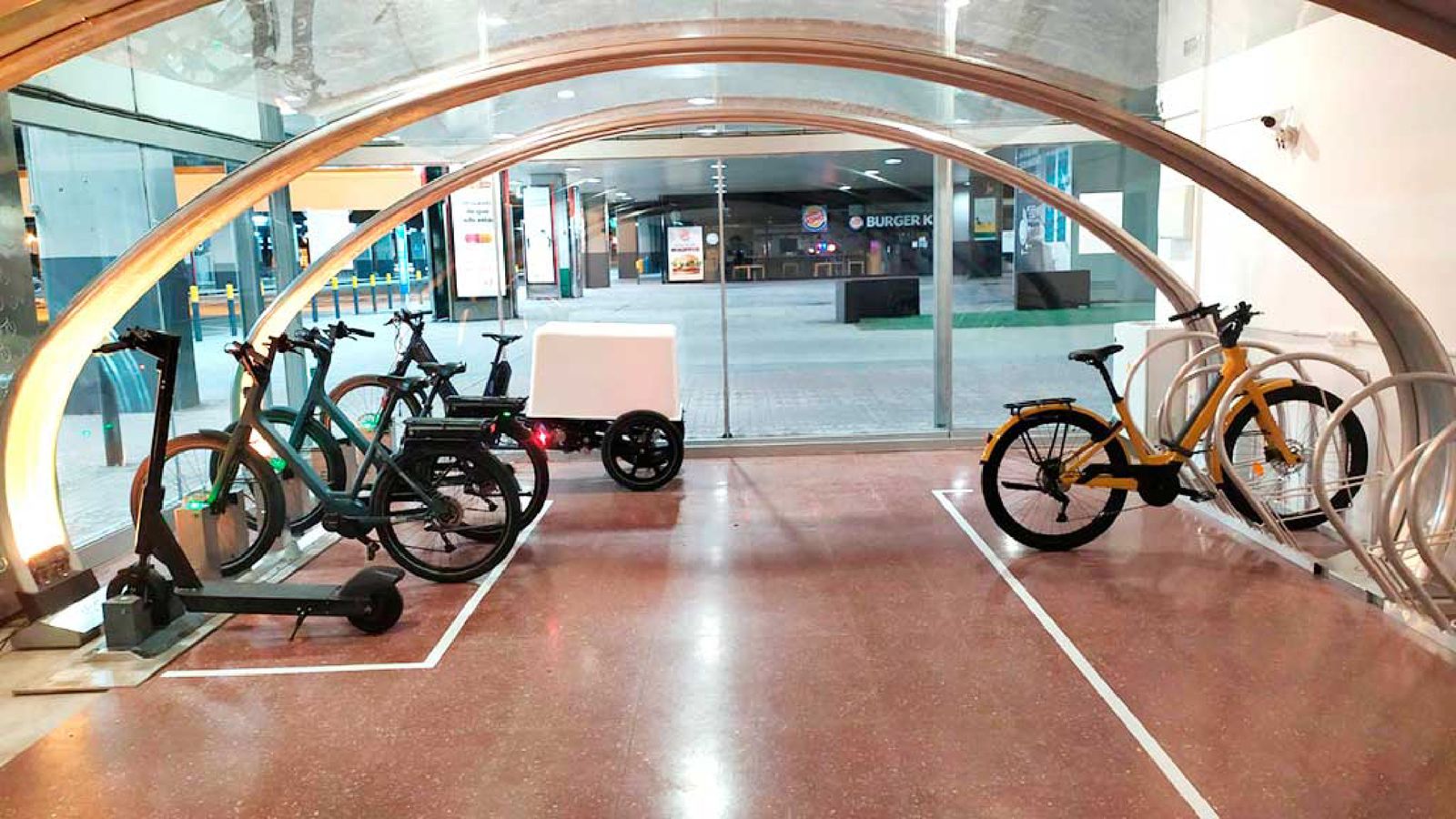 La estación de trenes de Granada tendrá un aparcamiento para bicicletas y patinetes