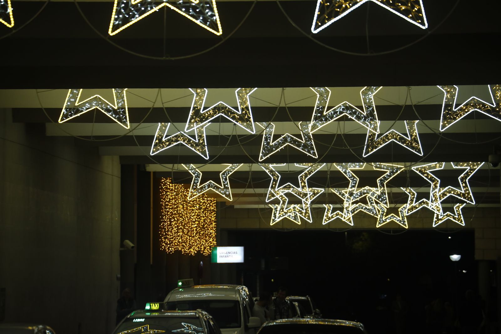 El Hospital Reina Sofía enciende la Navidad, en imágenes