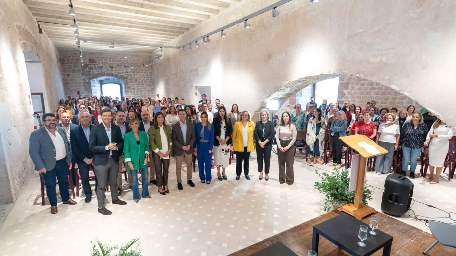 Todos los asistentes al acto.