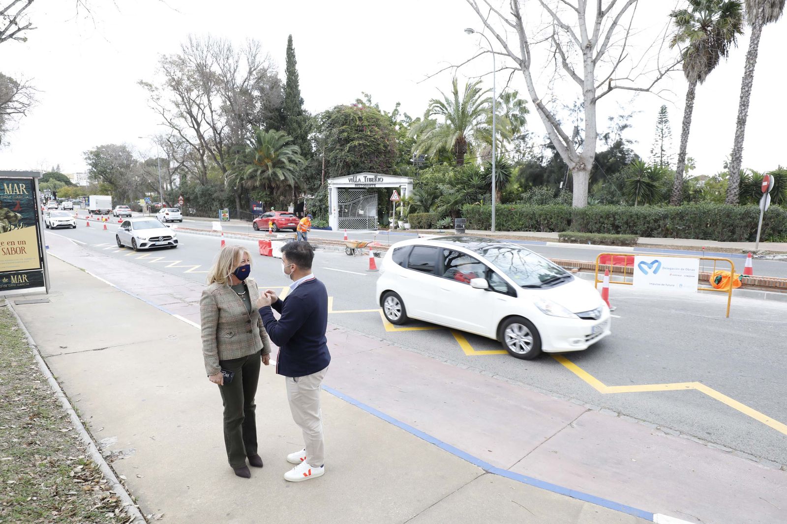 La alcaldesa visita los trabajos de ejecución de la mediana.