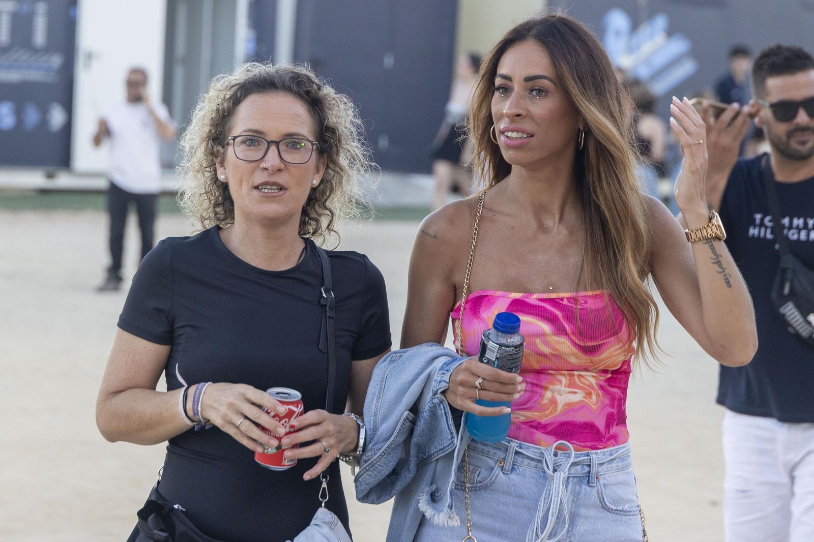 Búscate en las imágenes del concierto de Emilia en Concert Music Festival