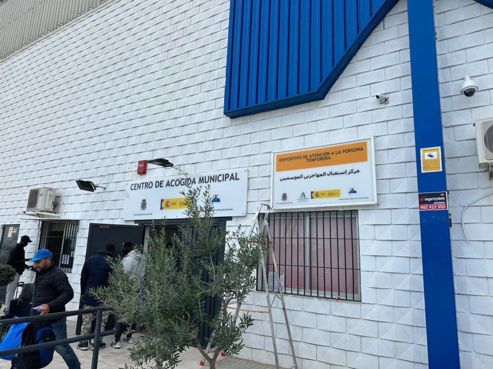 Fachada de albergue de temporeros en Jaén capital.