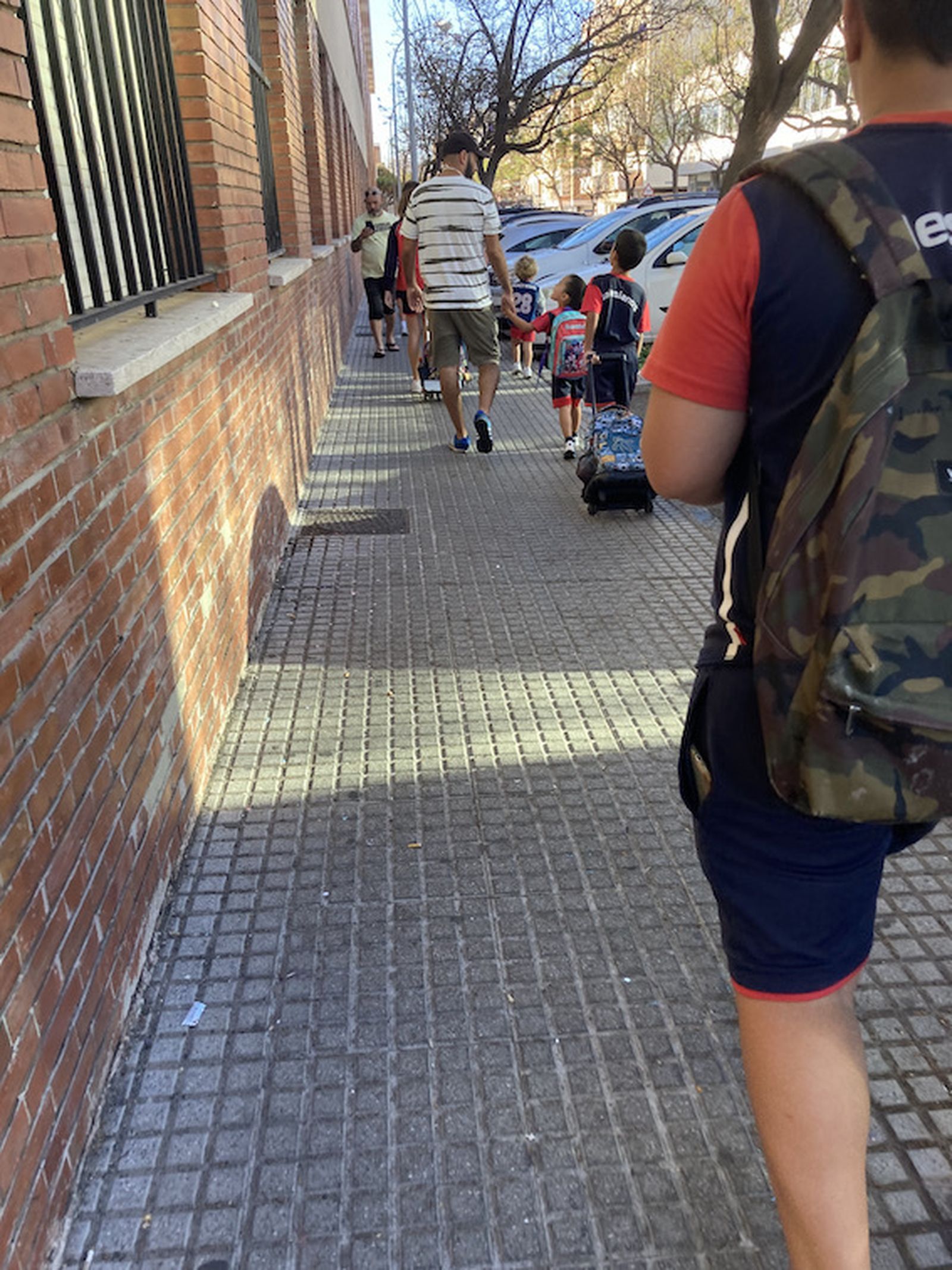 Así son los complicados accesos a los colegios de Cádiz