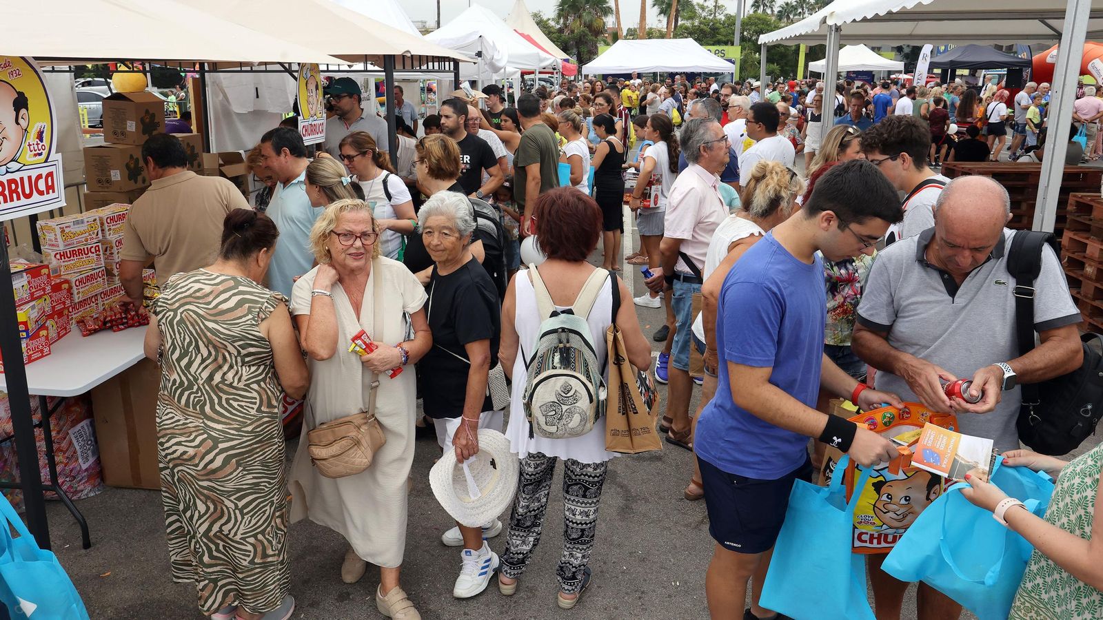 Así fue la salida de la Vuelta España desde Carrefour Sur en Jerez