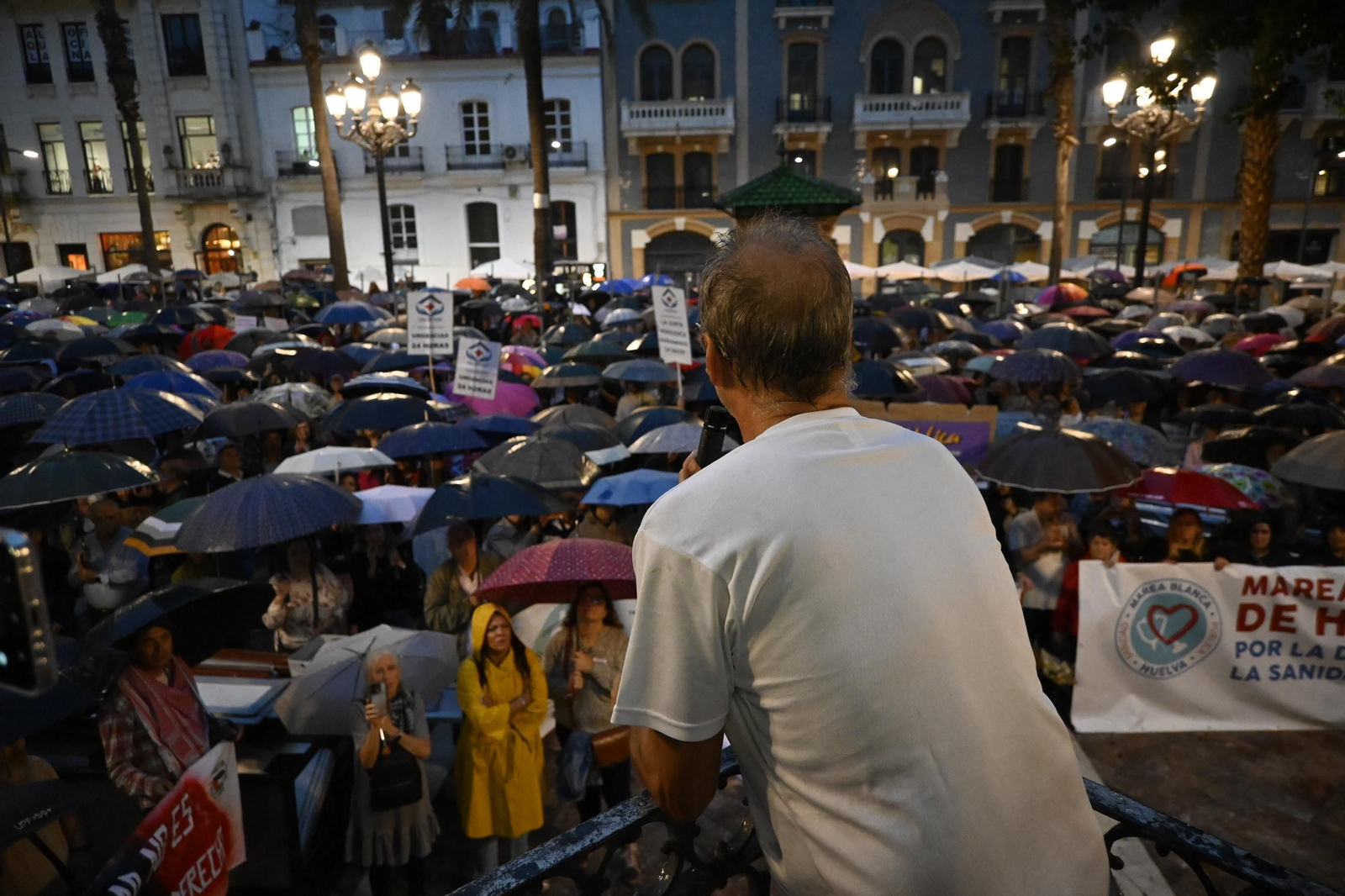 Las mejores imágenes de la manifestación por la sanidad en Huelva