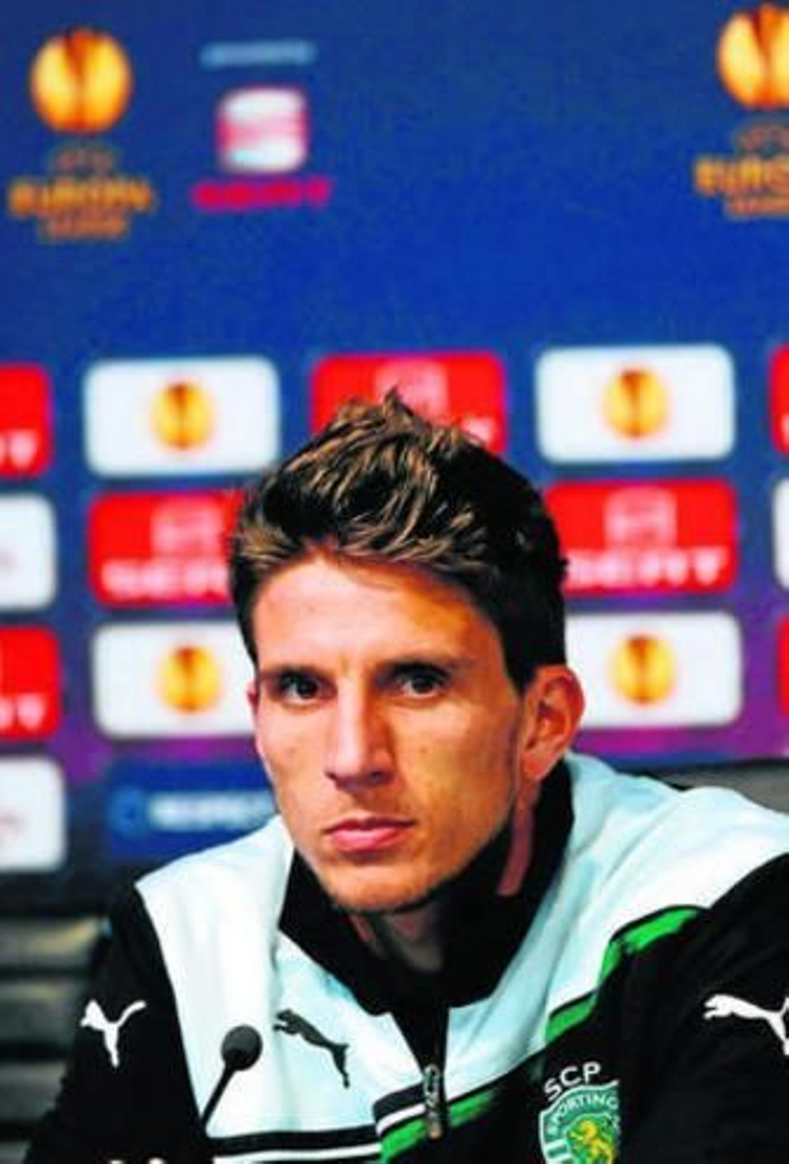 Carriço, en una rueda de prensa con el Sporting de Portugal.