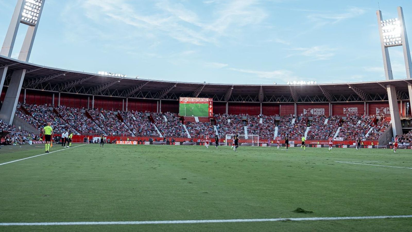 La casa de la UD Almería con las gradas repletas en el duelo contra el Real Madrid.