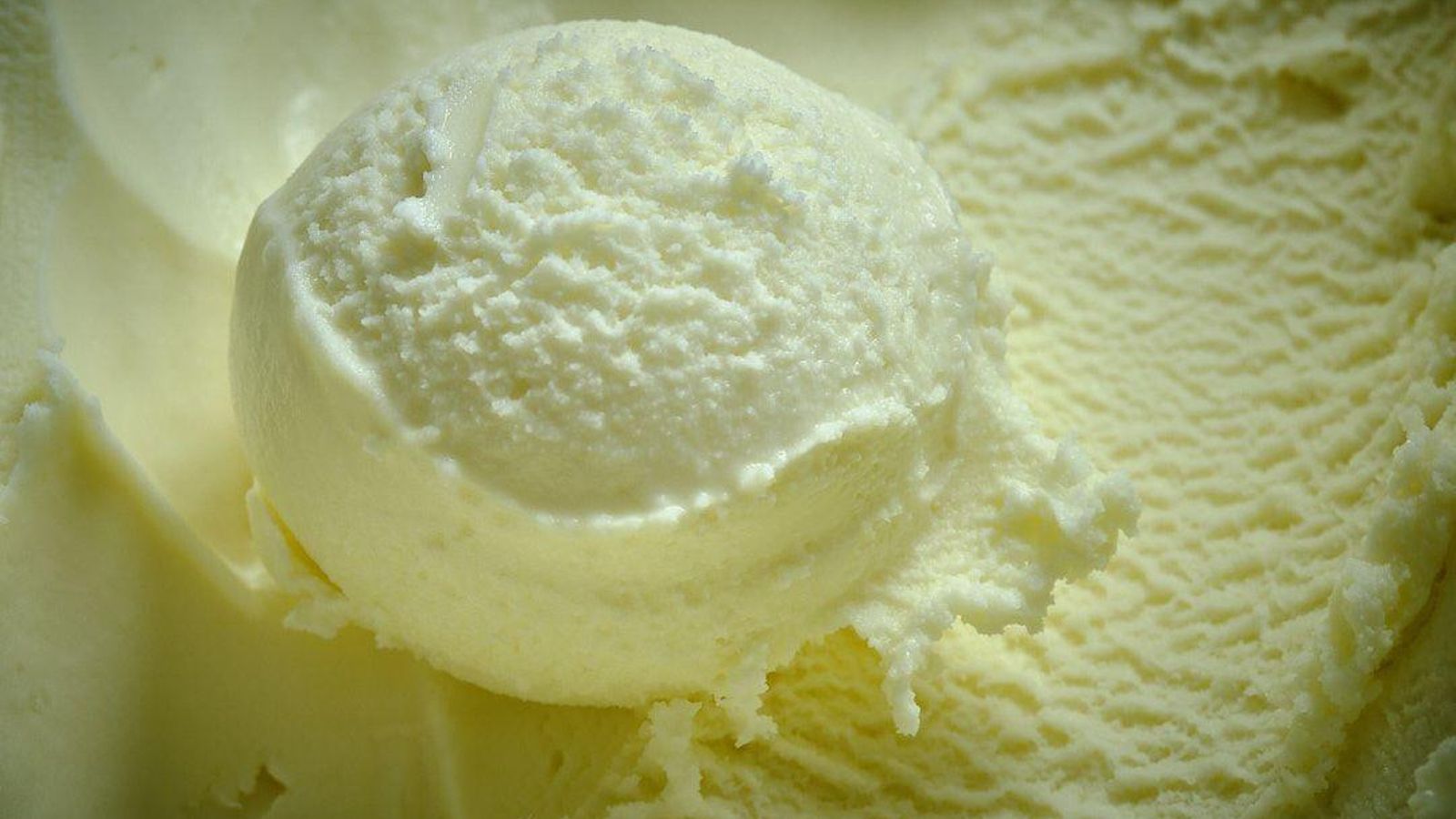 Un helado de vainilla