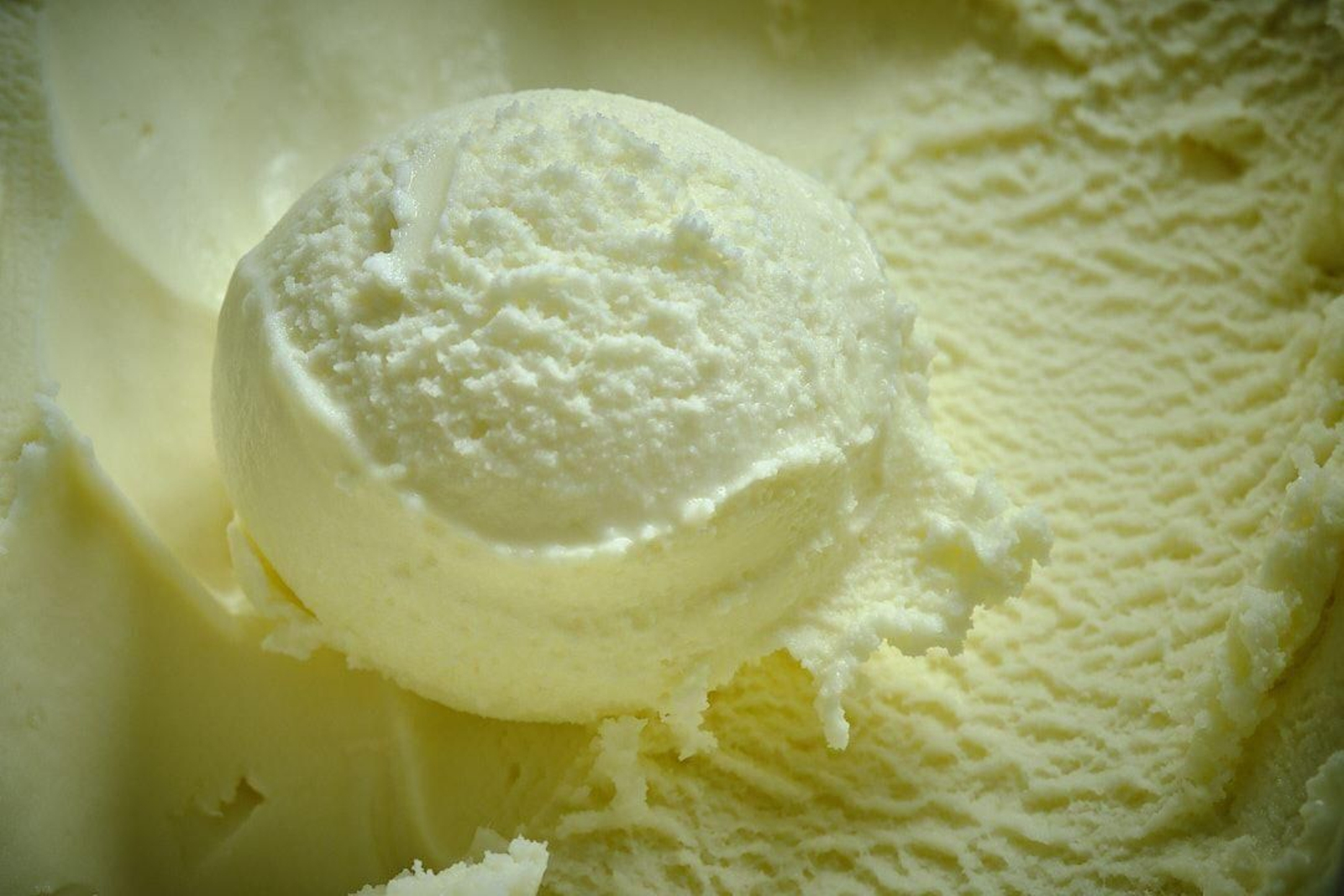 Un helado de vainilla