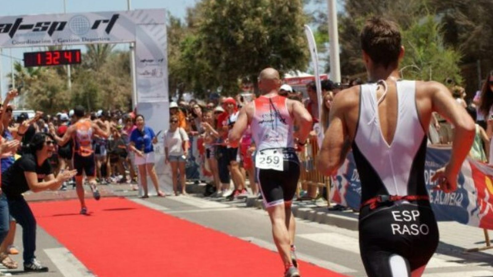 Llegada del triatlón de Vera.