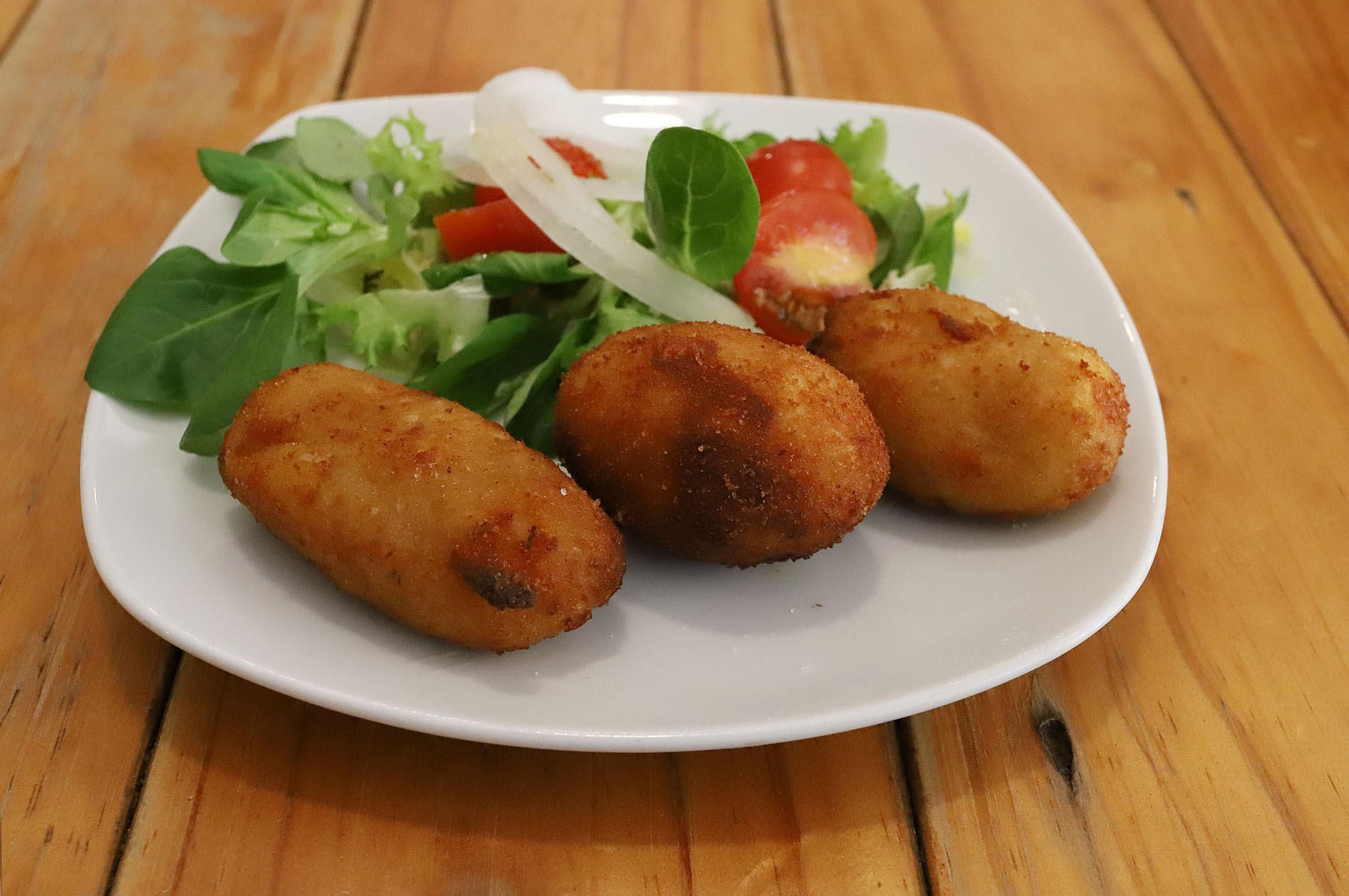 Celebra el día de la croqueta comiendo en algunos de los mejores bares de Granada Celebra el día de la croqueta comiendo en algunos de los mejores bares de Granada