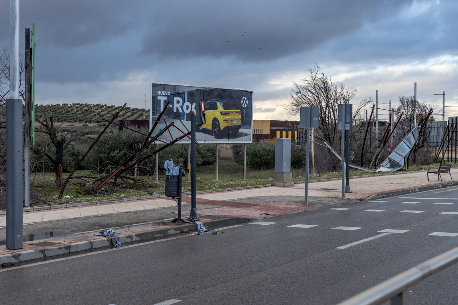 Las fuertes rachas de viento de la borrasca Leonardo dejan estas imágenes en Jaén