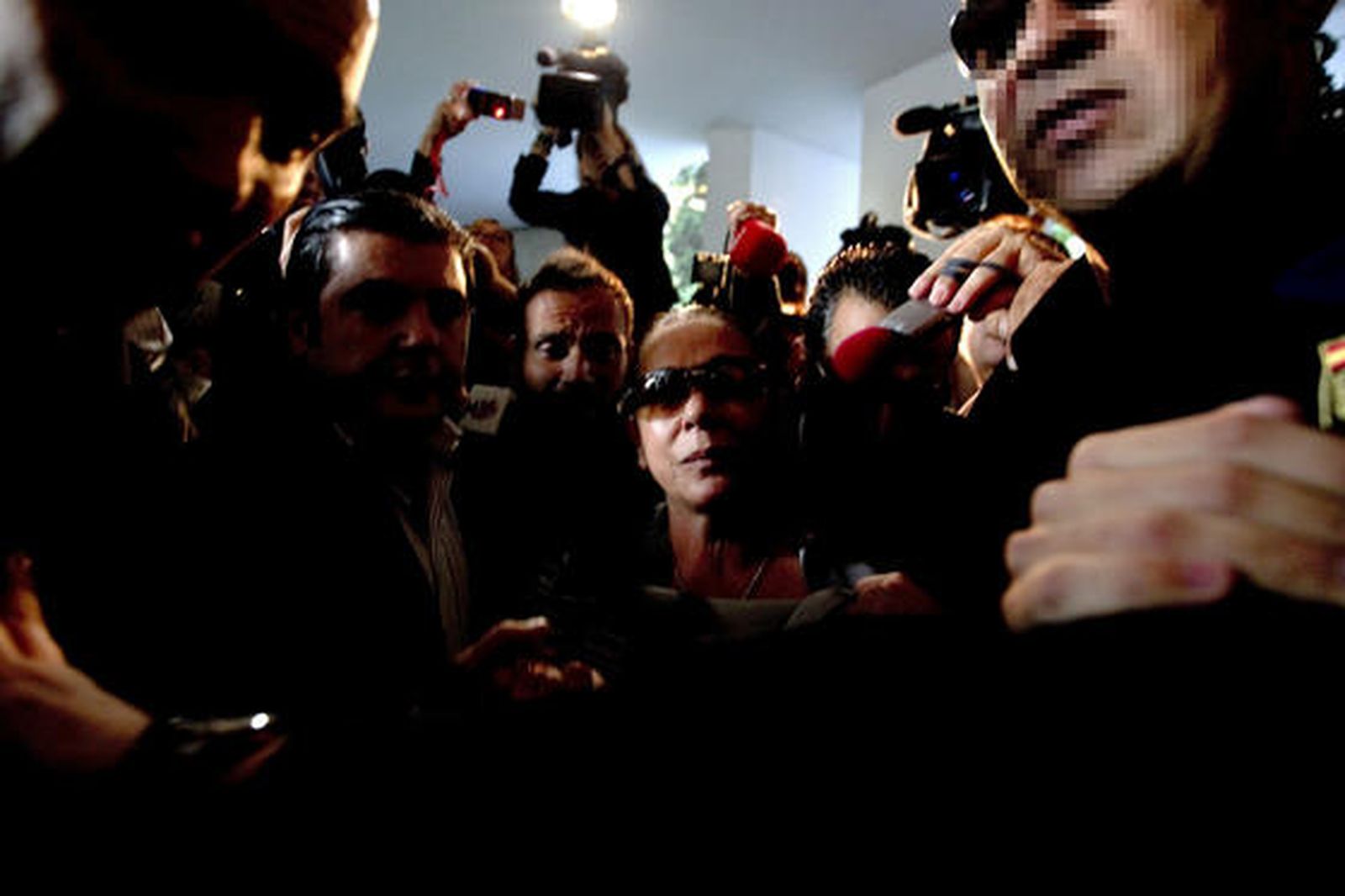 Isabel Pantoja levanta un revuelo mediático a su llegada a los juzgados de Marbella. / EFE