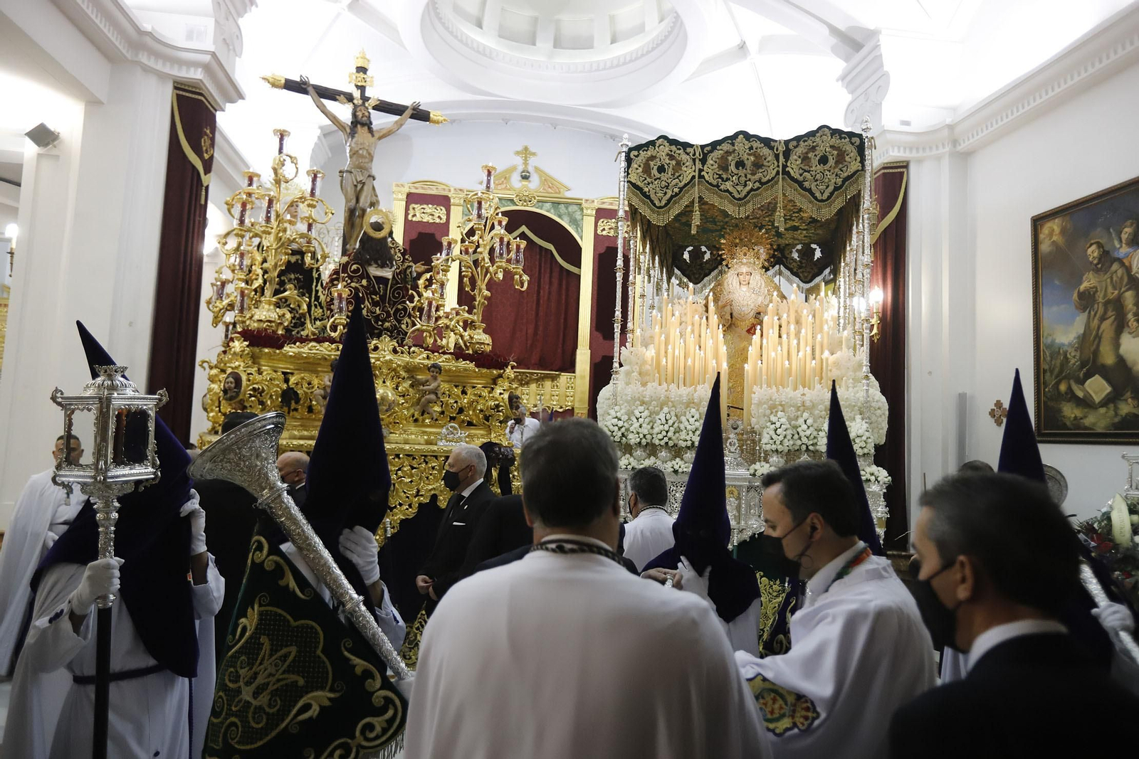 Imágenes de la estación de penitencia de la Hermandad de La Esperanza de Huelva