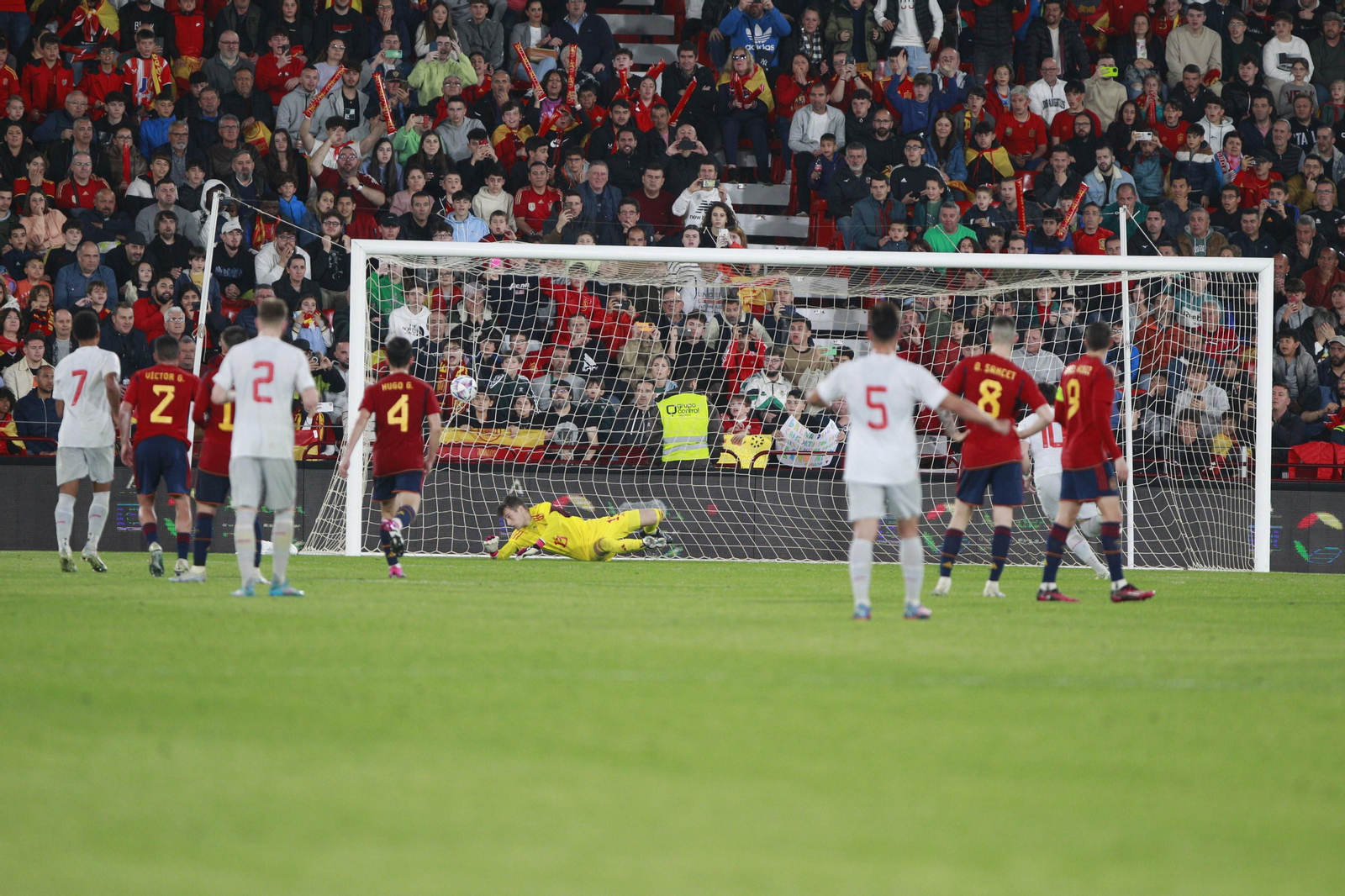 Imágenes del partido de fútbol amistoso entre las selecciones de España y Suiza Sub 21, disputado en Almería