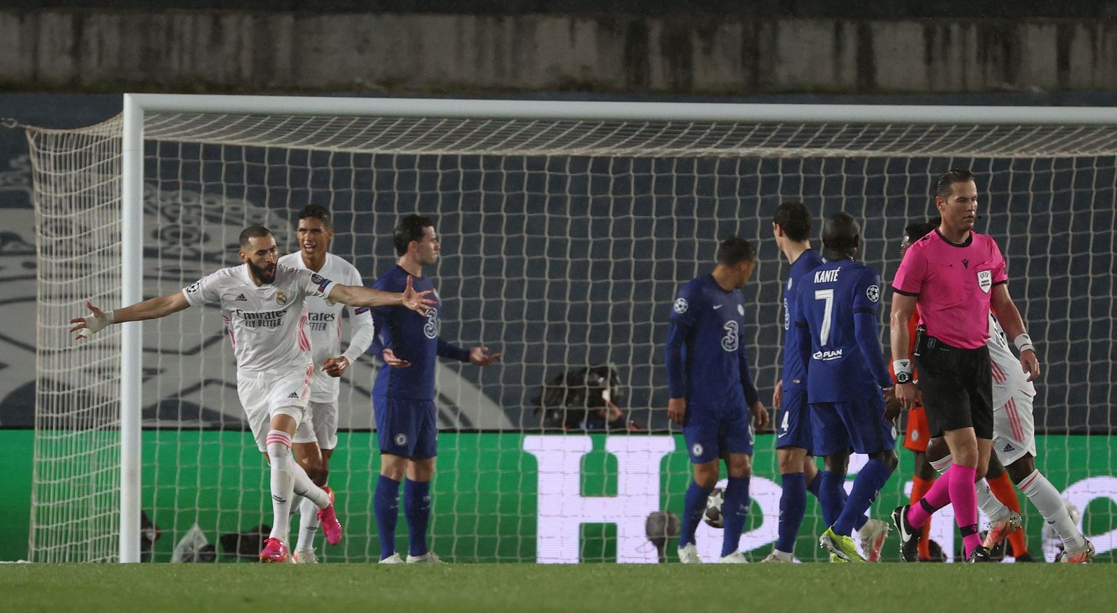 La Champions League es una de las competiciones afectada por la nueva regla de la UEFA.