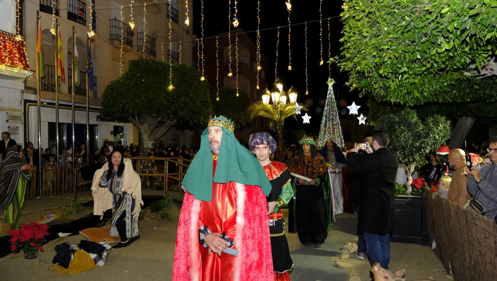 El Belén viviente de Gádor abarrota de público la plaza del pueblo, en imágenes