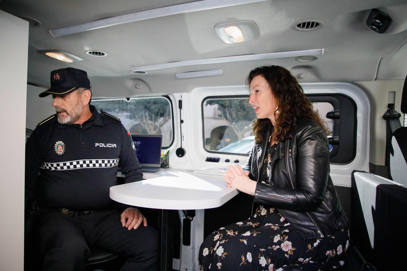 Presentación vehículos y motos policía local en imágenes