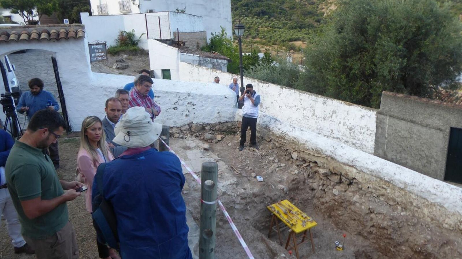 Imagen de las excavaciones en el cementerio de San José.