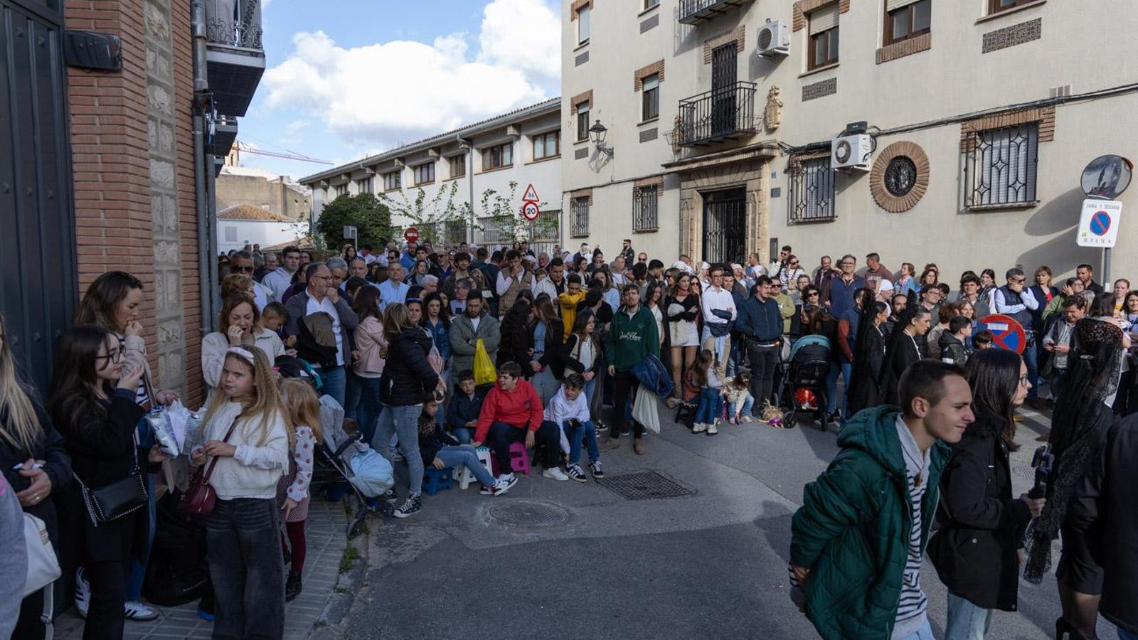 Los jiennenses se recrean con la cofradía de los Estudiantes un nuevo Lunes Santo