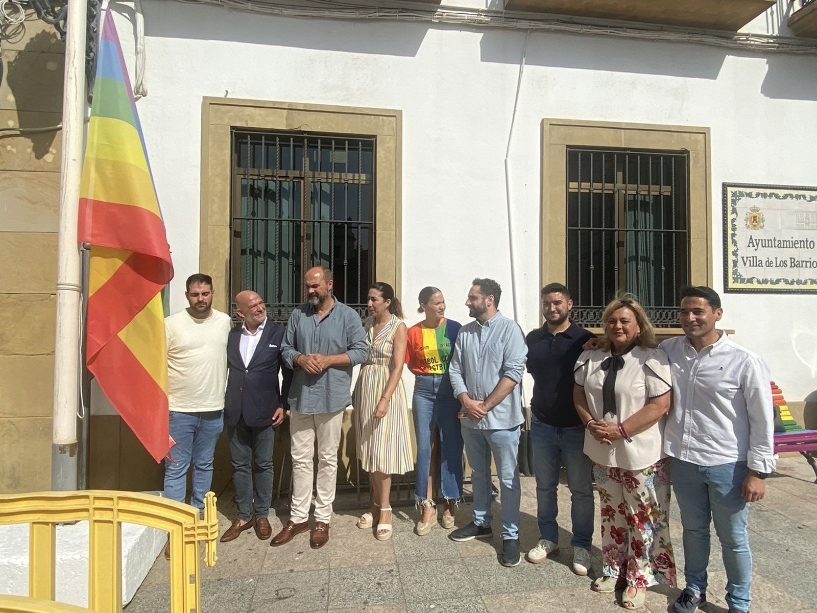 Izada de bandera LGTBI en Los Barrios.