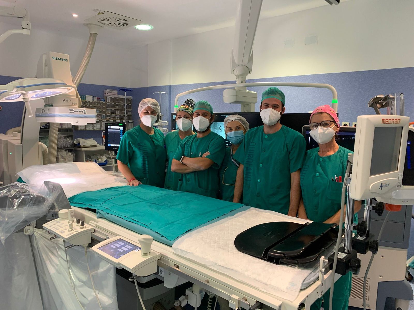 Profesionales del área de Vascular Intervencionista del Clínico.