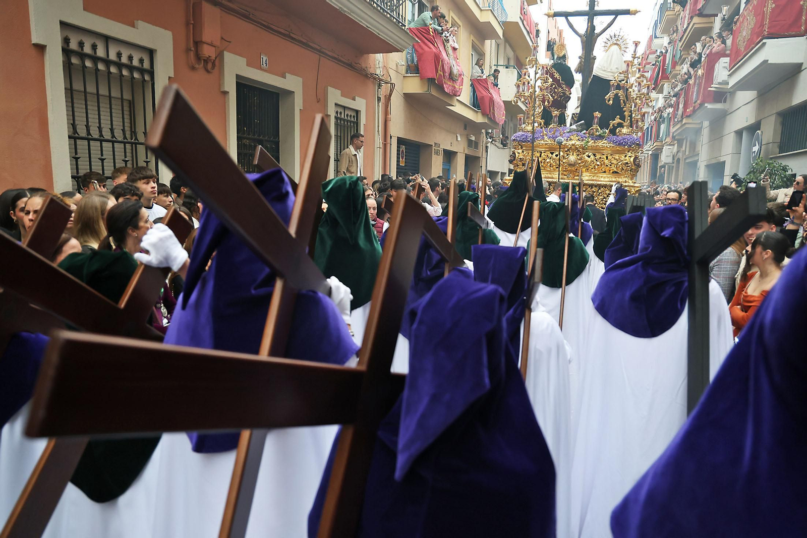 Miércoles Santo: La Hermandad de La Esperanza por las calles de Huelva