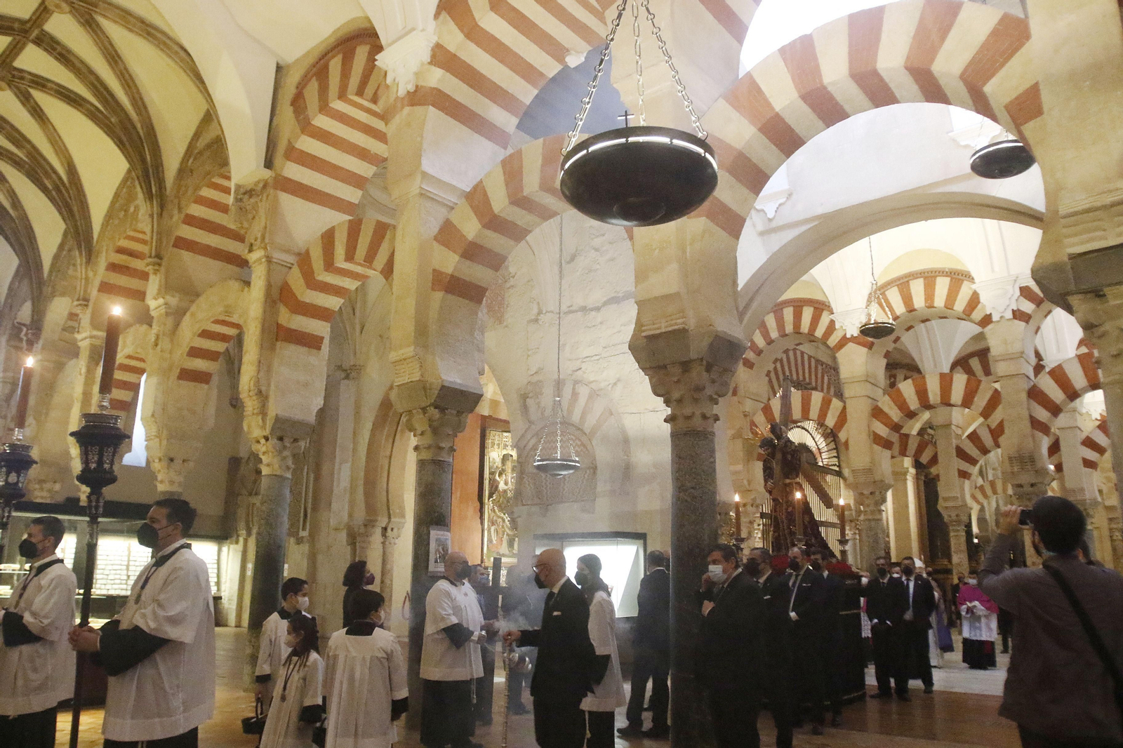 El Vía Crucis de las Cofradías de Córdoba, en imágenes