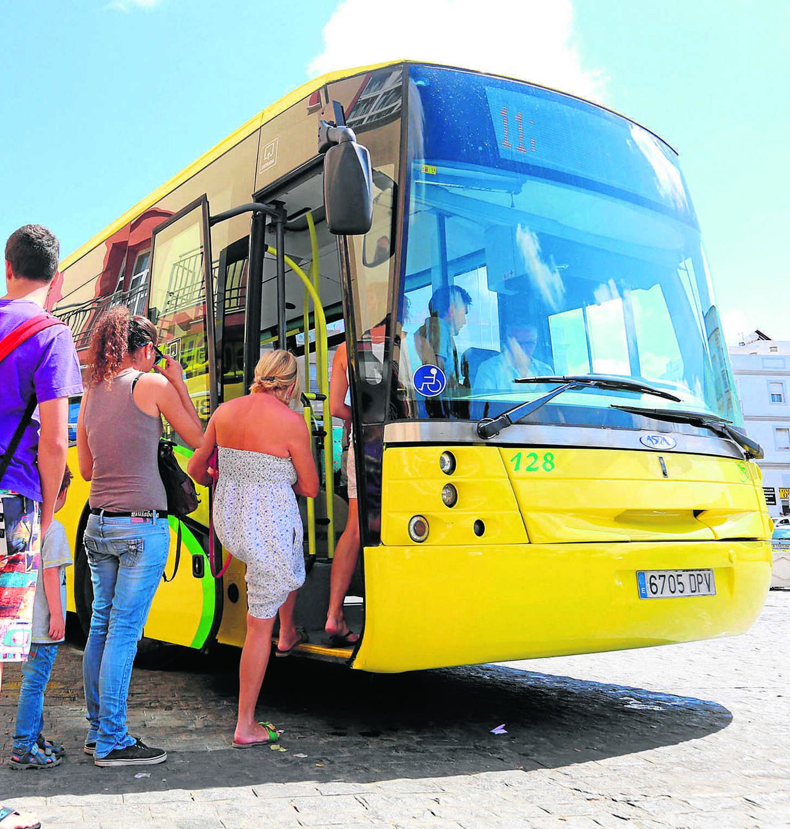 Más autobuses con destino a la Feria de Chiclana.