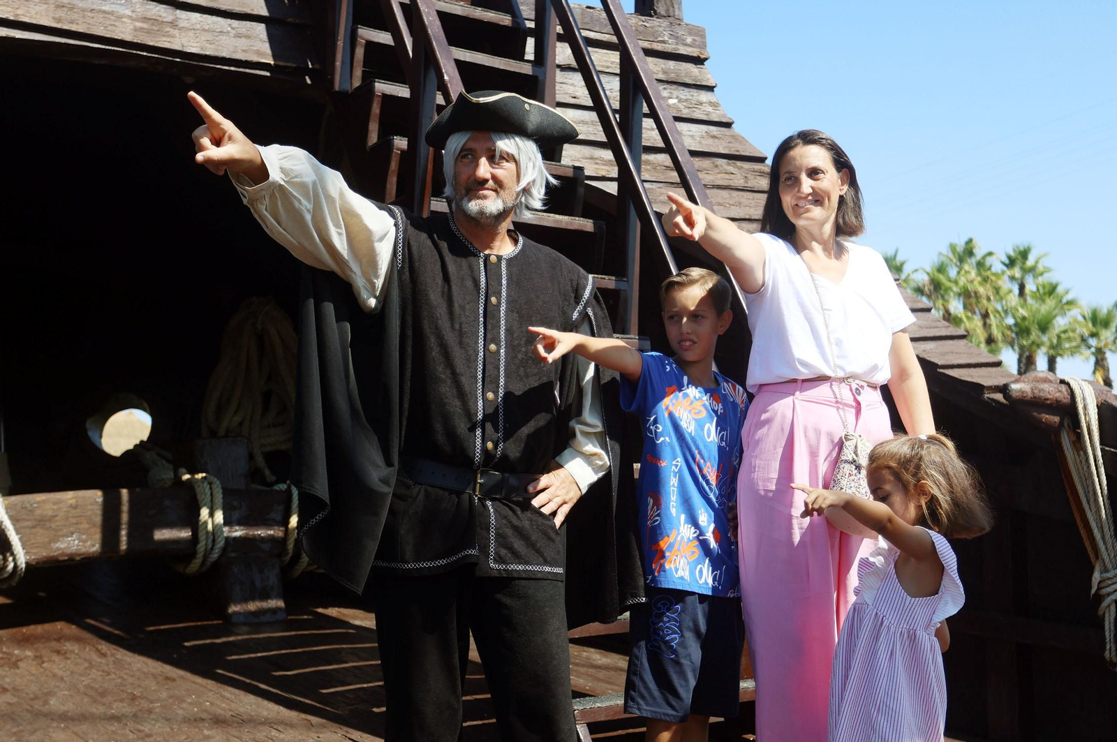 Imágenes de la Jornada de Puertas Abiertas del Muelle de las Carabelas con motivo del 3 de agosto