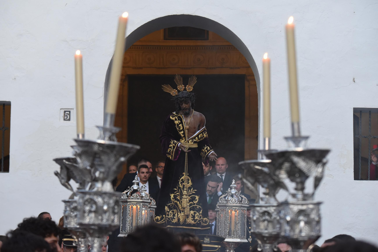 El vía crucis del Señor de la Humildad y Paciencia de Córdoba, en imágenes