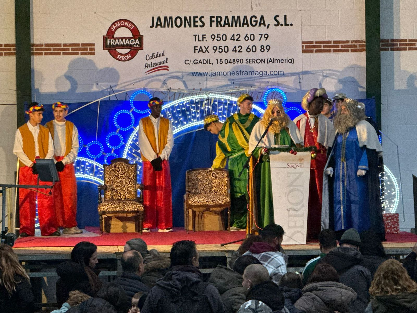 Serón disfruta de la llegada de los Reyes Magos en el Pabellón Municipal y en la residencia de mayores