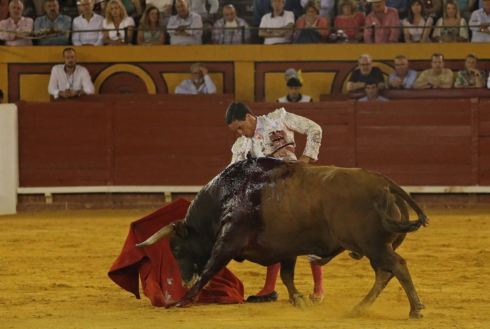 Fotos de la corrida del viernes de la Feria Taurina de Algeciras 2023: Morante de la Puebla, Emilio de Justo y David Galván