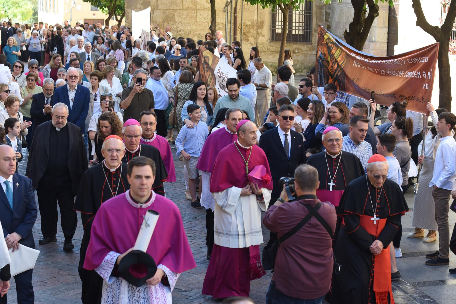 La toma de posesión del nuevo obispo de Córdoba, Jesús Fernández, en imágenes