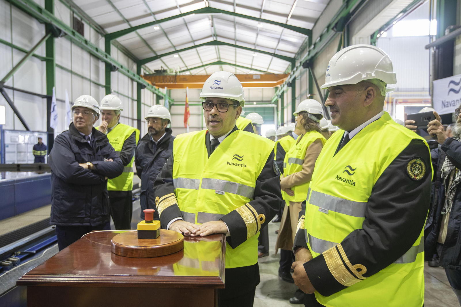 Imágenes del corte de la primera chapa para las corbetas de Arabia